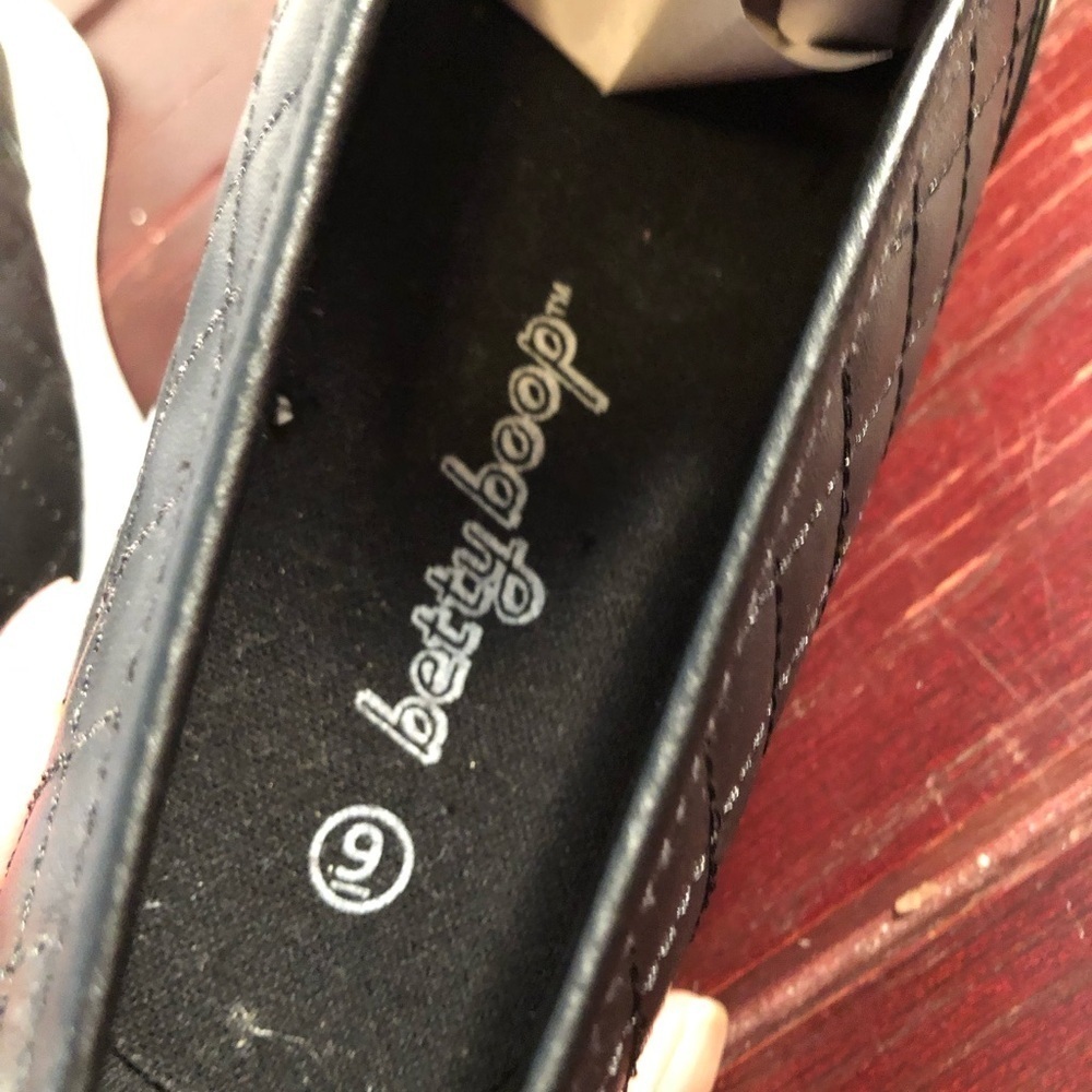 Betty Boop Selfie Black Slip-on Casual Loafers Size 9 - NWOT - Picture 7 of 9